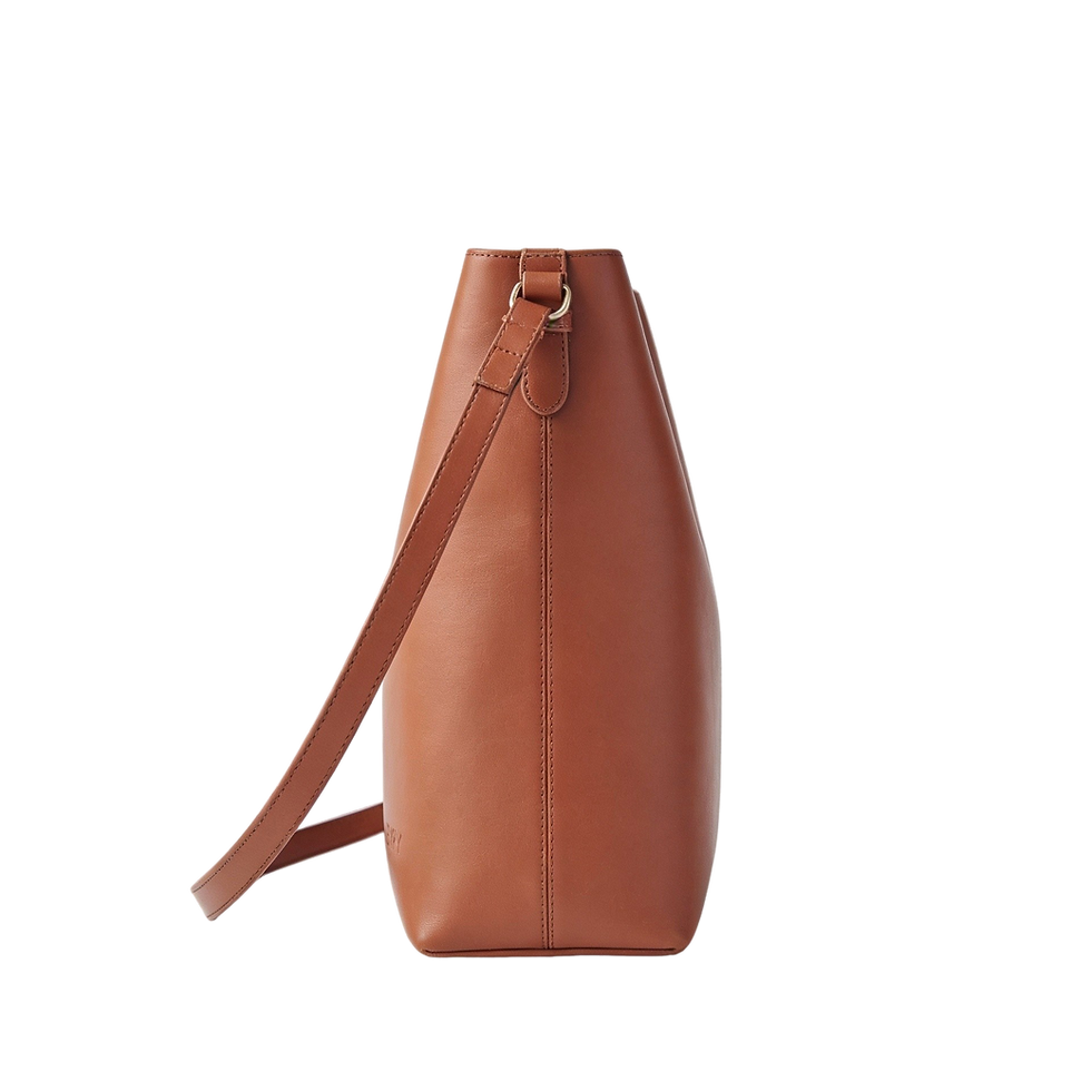 freepik__create-a-mediumsized-structured-shoulder-bag-in-da__30403.png