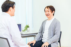 健康相談をしている男性