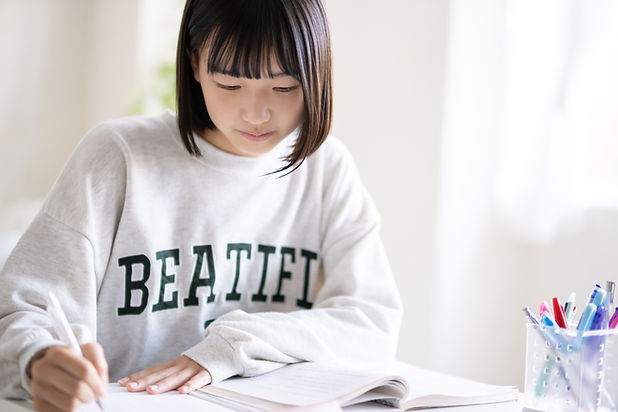 勉強する学生