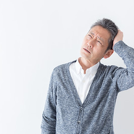 悩んでいる男性