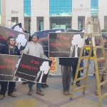 Protest opposite courthouse; Photo credit: Yosef Reisman
