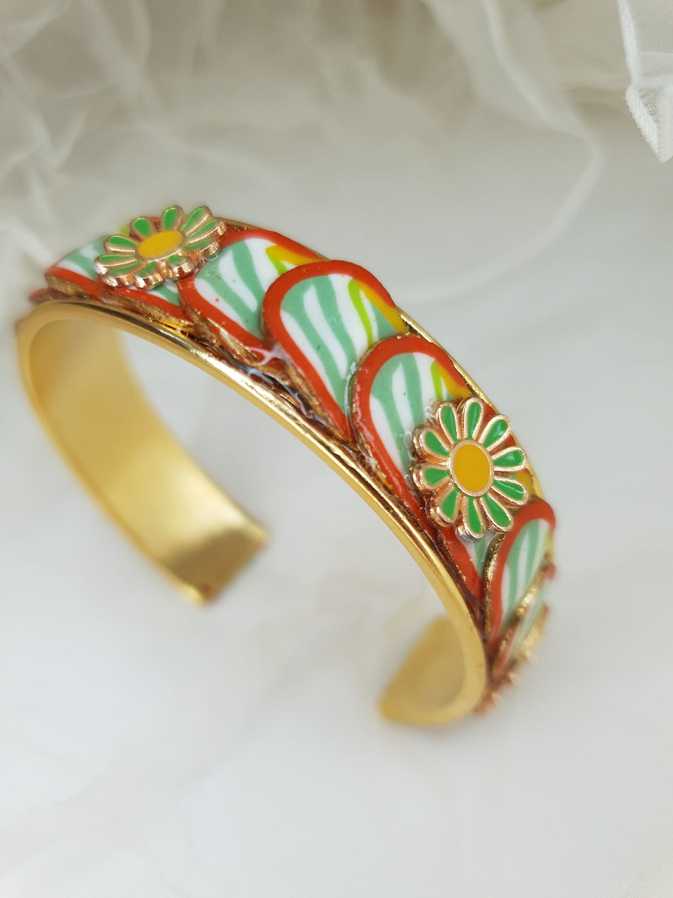 Green Daisies / Bracelet Cuff