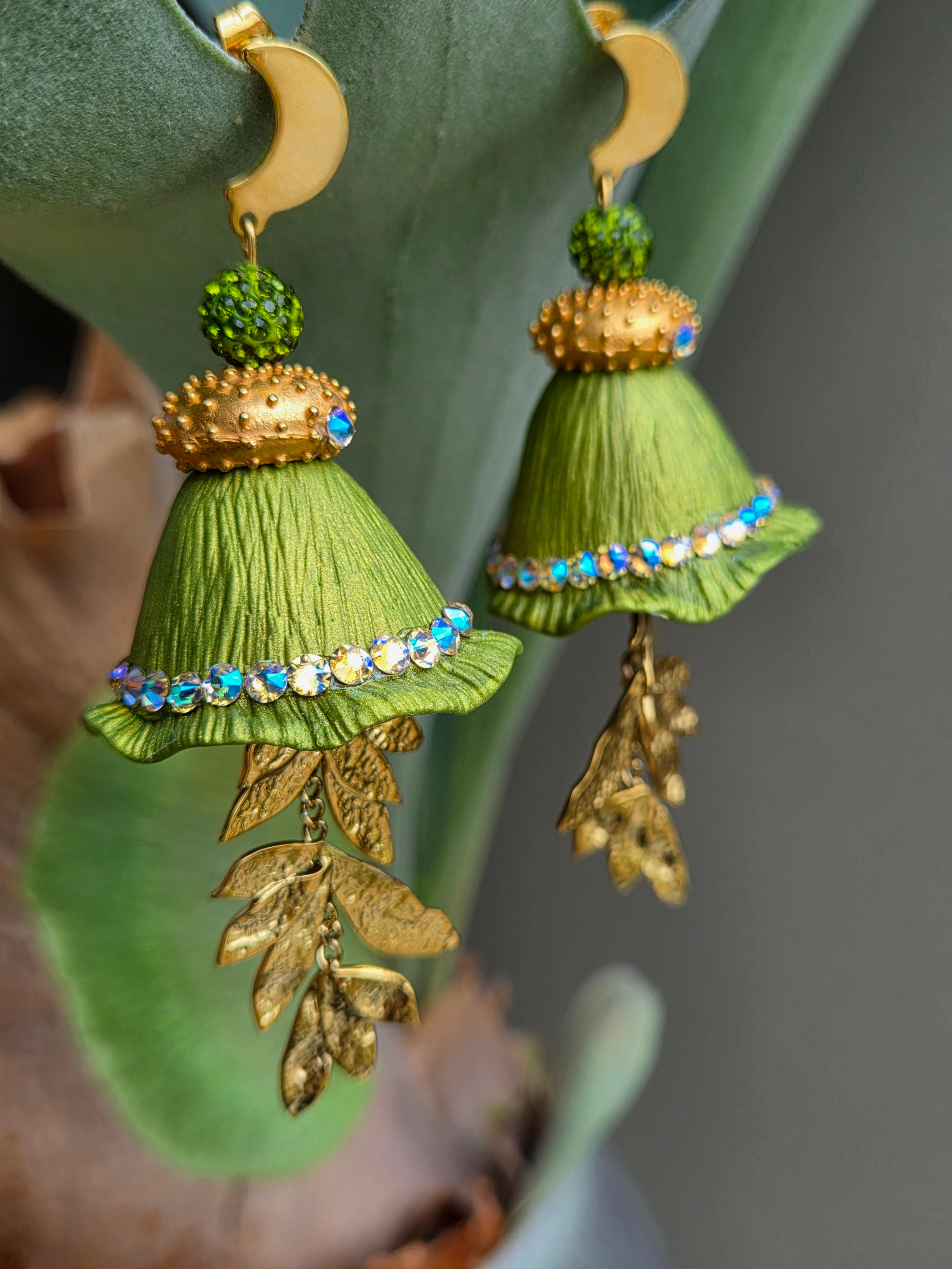 Green witch earrings Juliette Kaiser Swarovski unique