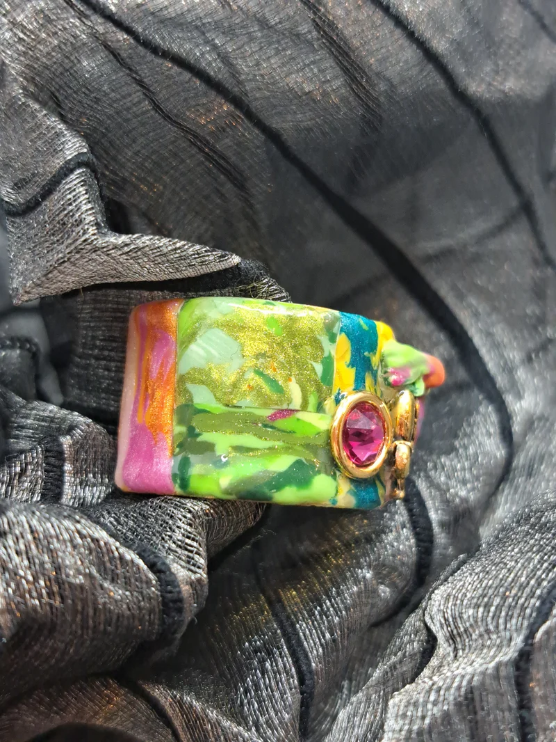 Miniaturbild: Colourful elephant elefant ring Juliette K