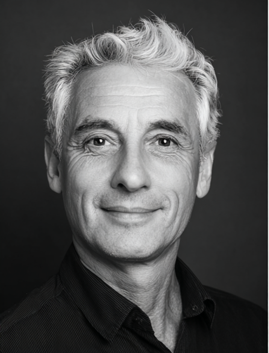 alexxx_73237_faire_4_portrait__1_homme_de_55_ans_1_femme_de_5_09823076-d5cc-4918-b518-74ba