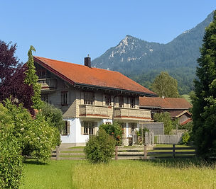 ChatGPT Image 21. Nov_edited.jpg