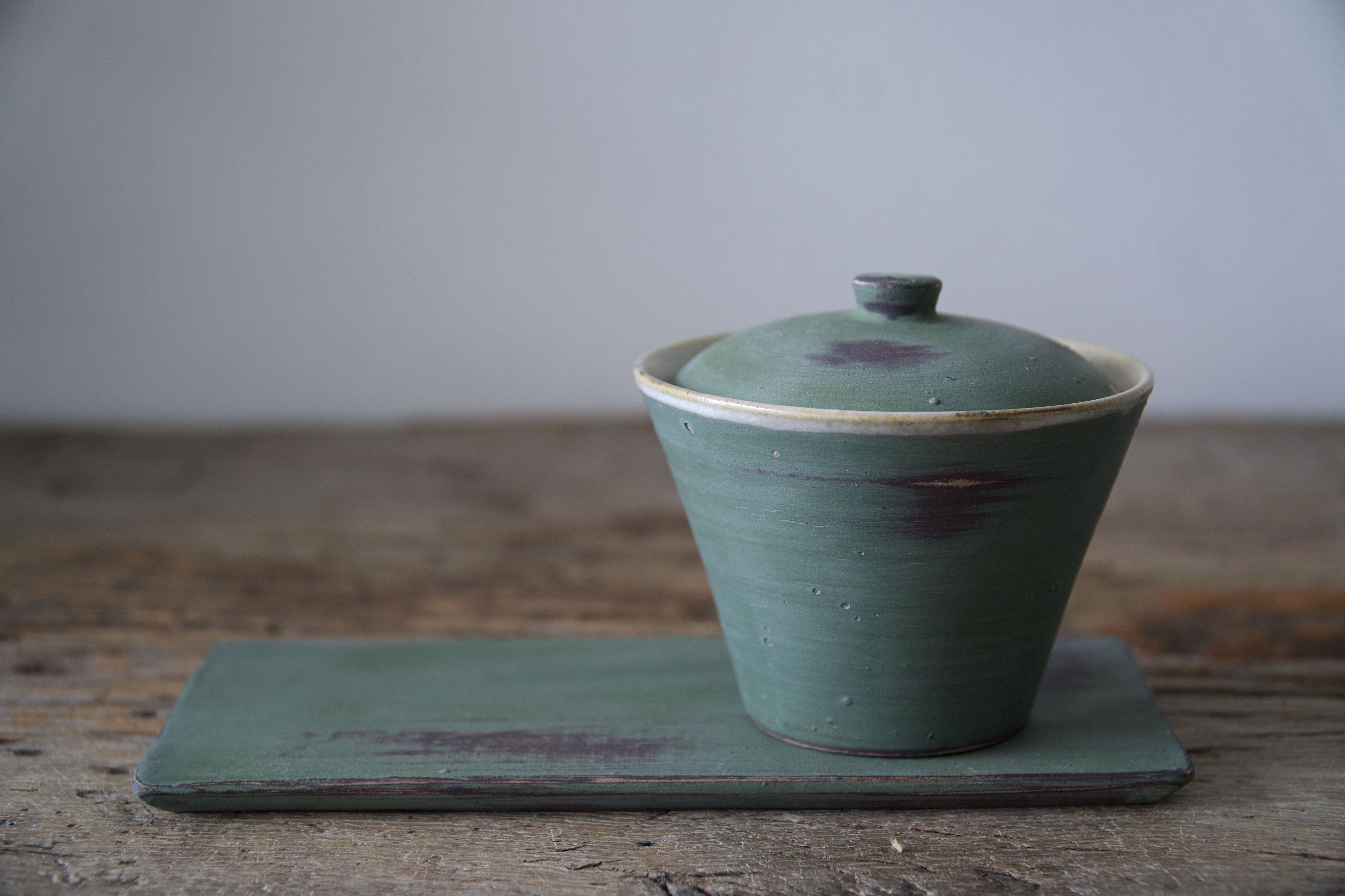 Pine Green Gaiwan with Rectangular Tray by Yang Hui Ting