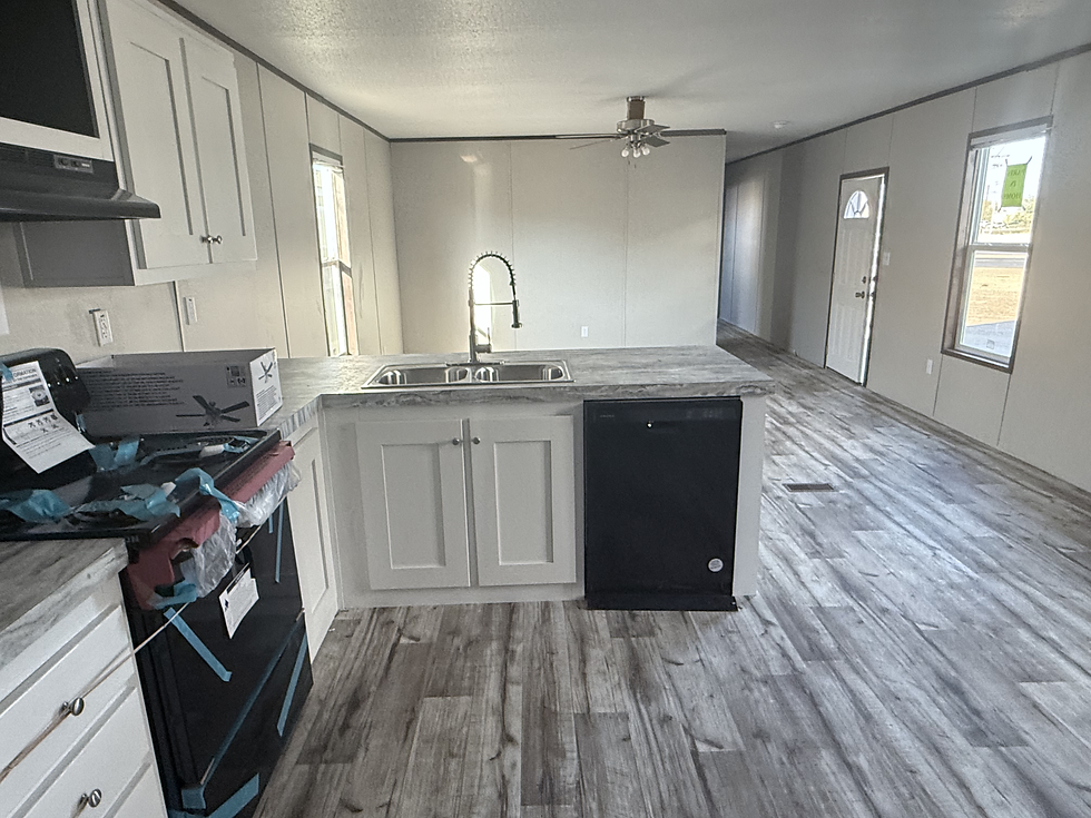 ATLANTIS WHITE CAB (7).HEIC