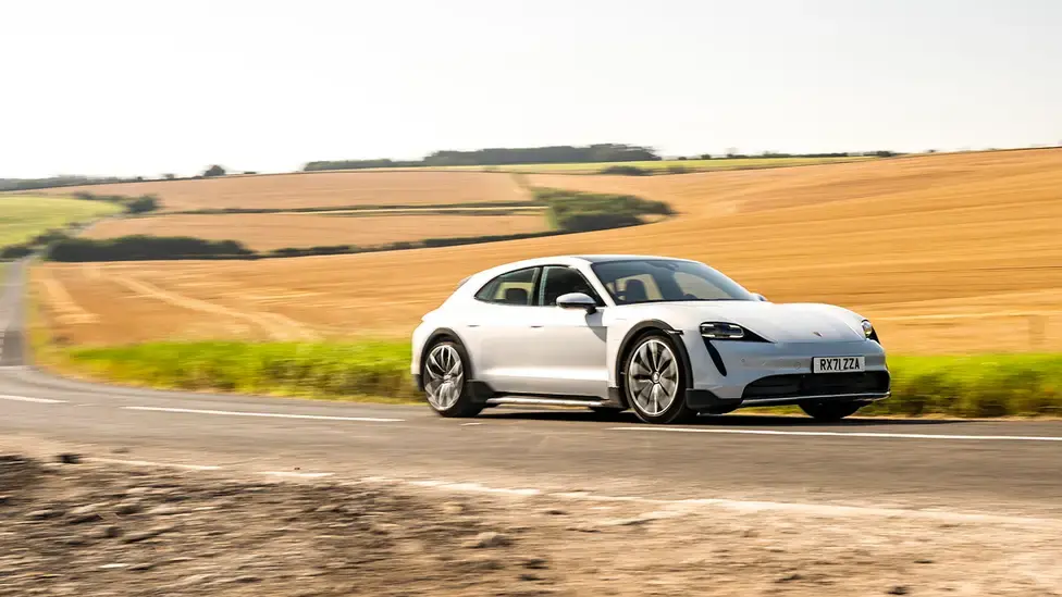 Thumbnail: Porsche Taycan Cross Turismo im Test