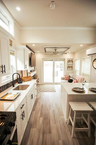 UrbanHillPhoto-Garland-58 - 1000 x 1000.jpg