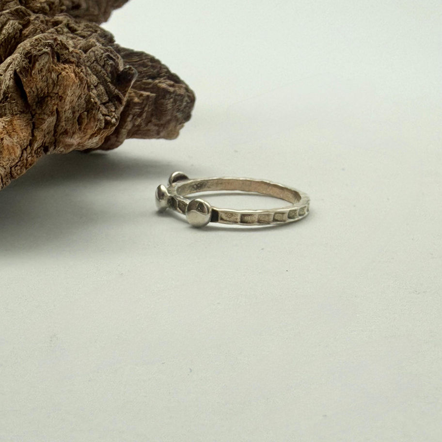 Indented Three Dot Ring
