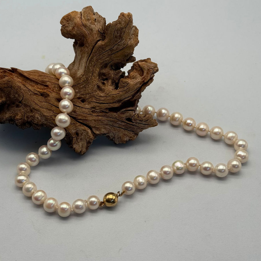 Pearl Necklace with 9ct Gold Clasp