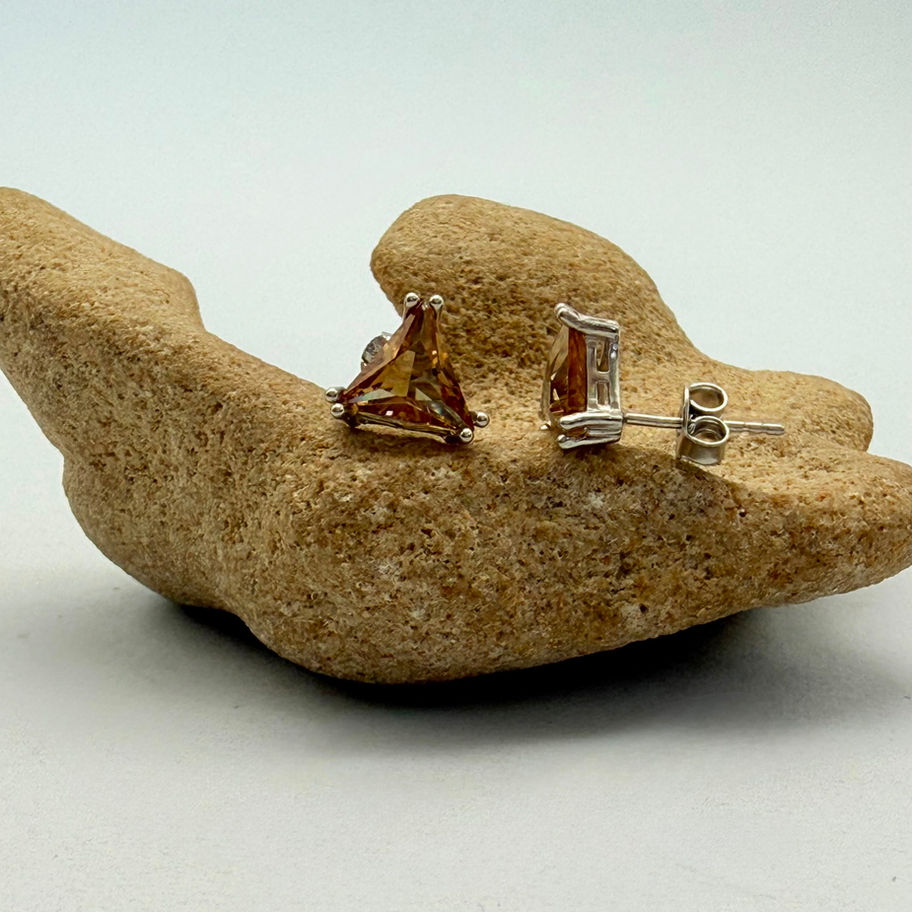Zultanite Triangular Earrings