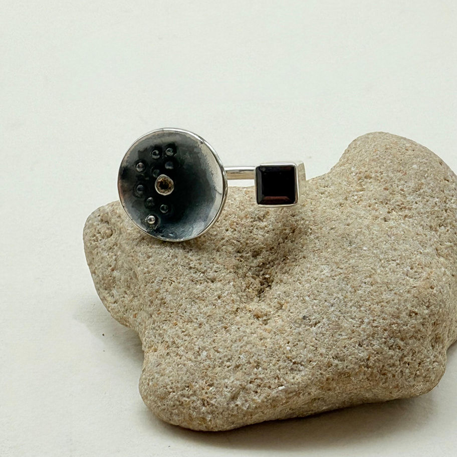 Oxidised Disc Ring with Garnet