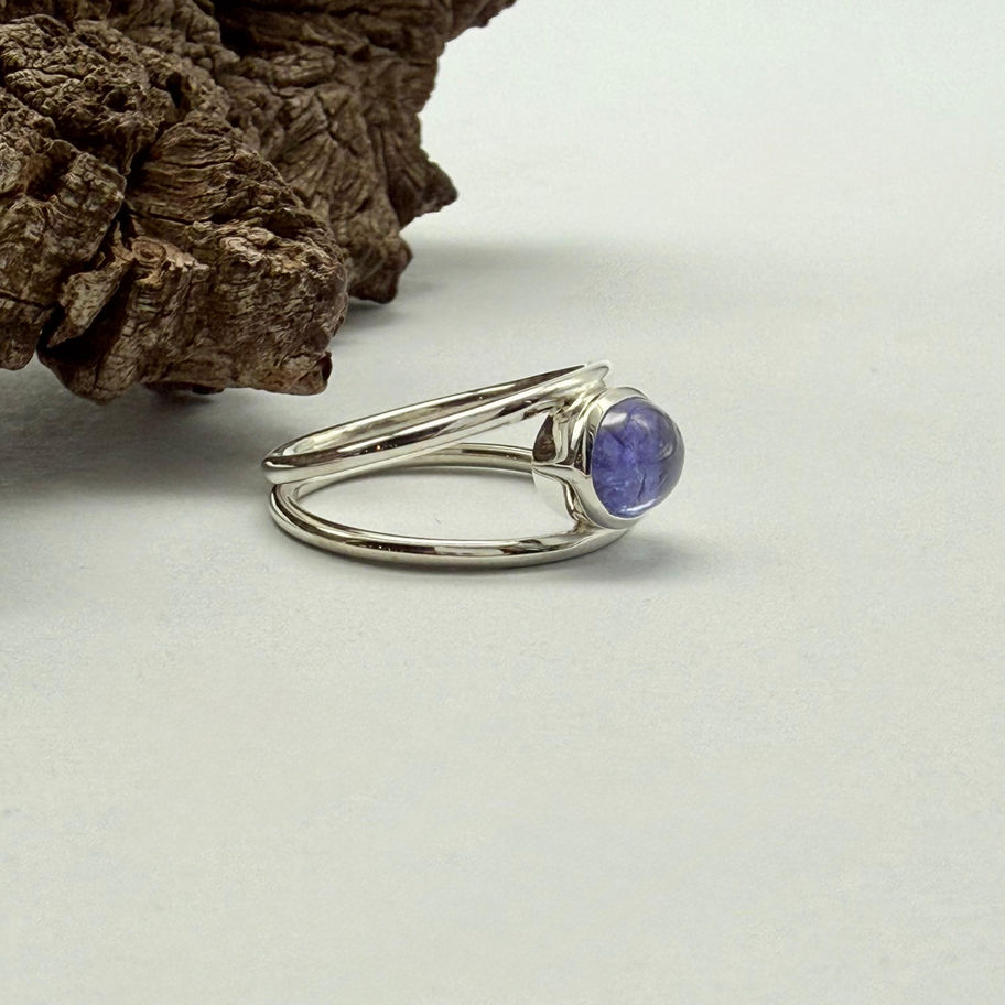 Tanzanite Oval Cabochon Split Band Ring