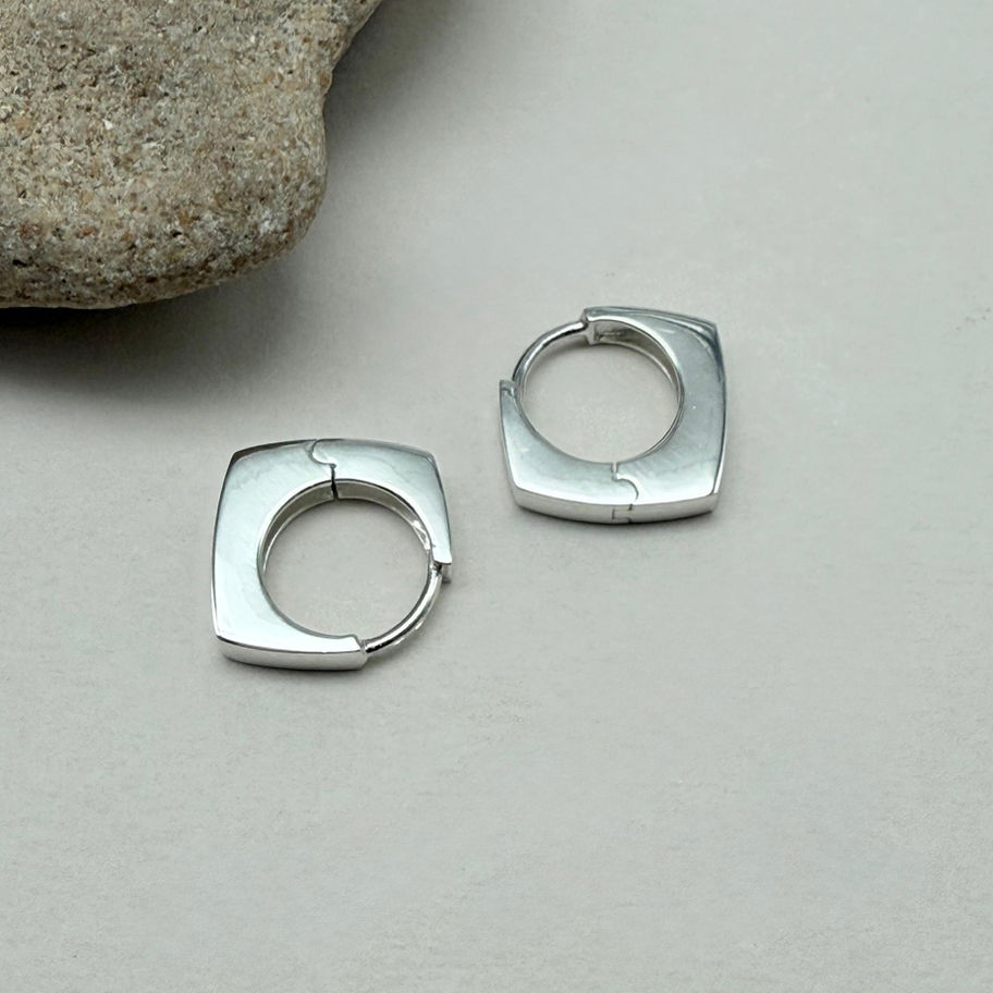 Curved Square Huggies