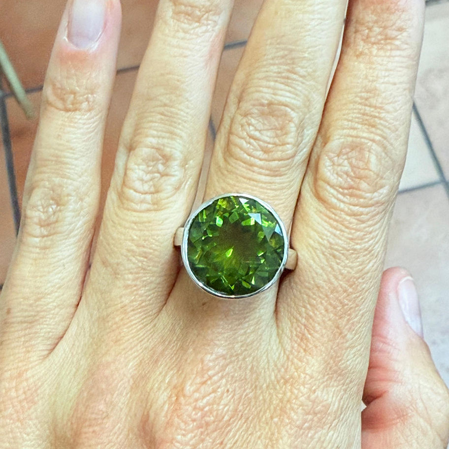 Round Zultanite Ring