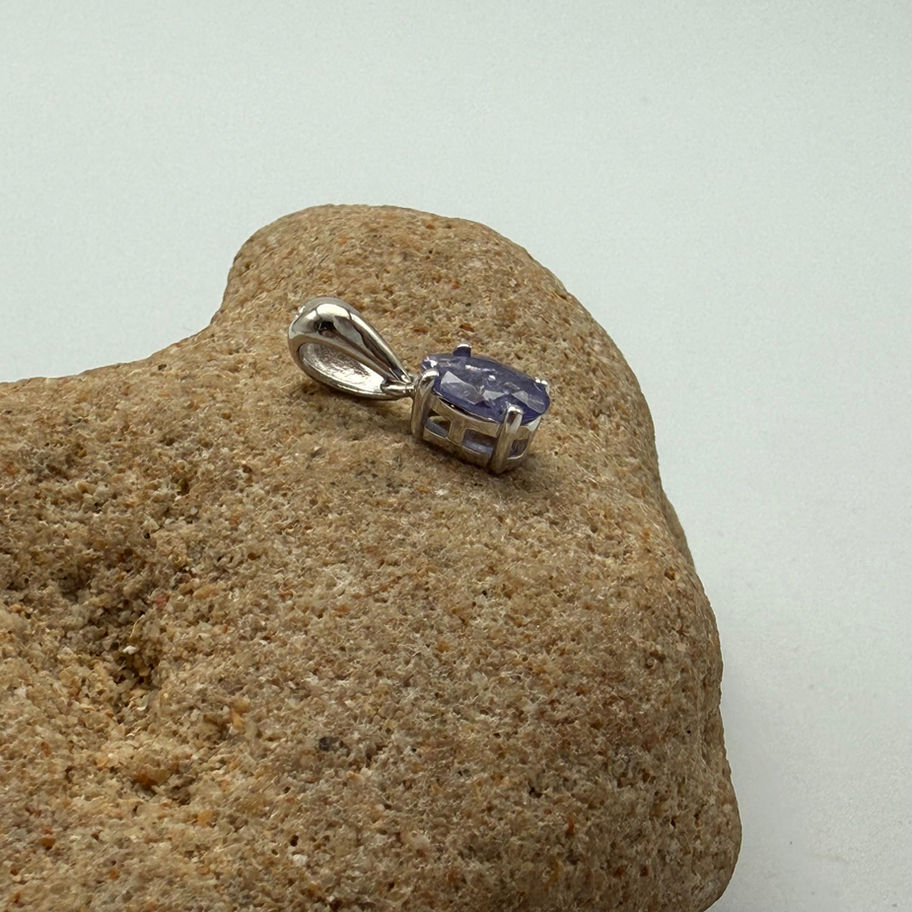 Oval Tanzanite Pendant