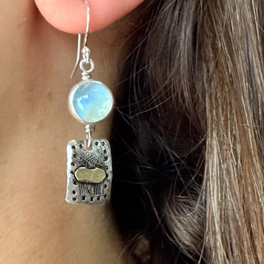 Moonstone Earrings With Gold Details Disc