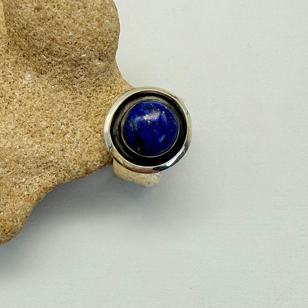 Round Lapis Lazuli Hammered Band Ring