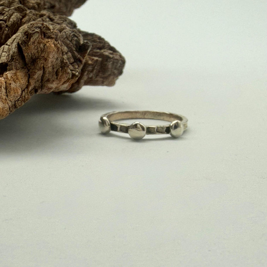 Indented Three Dot Ring
