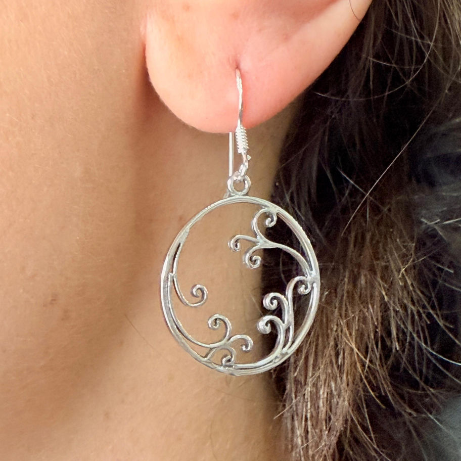 Round Delicate Swirl Pattern Earrings