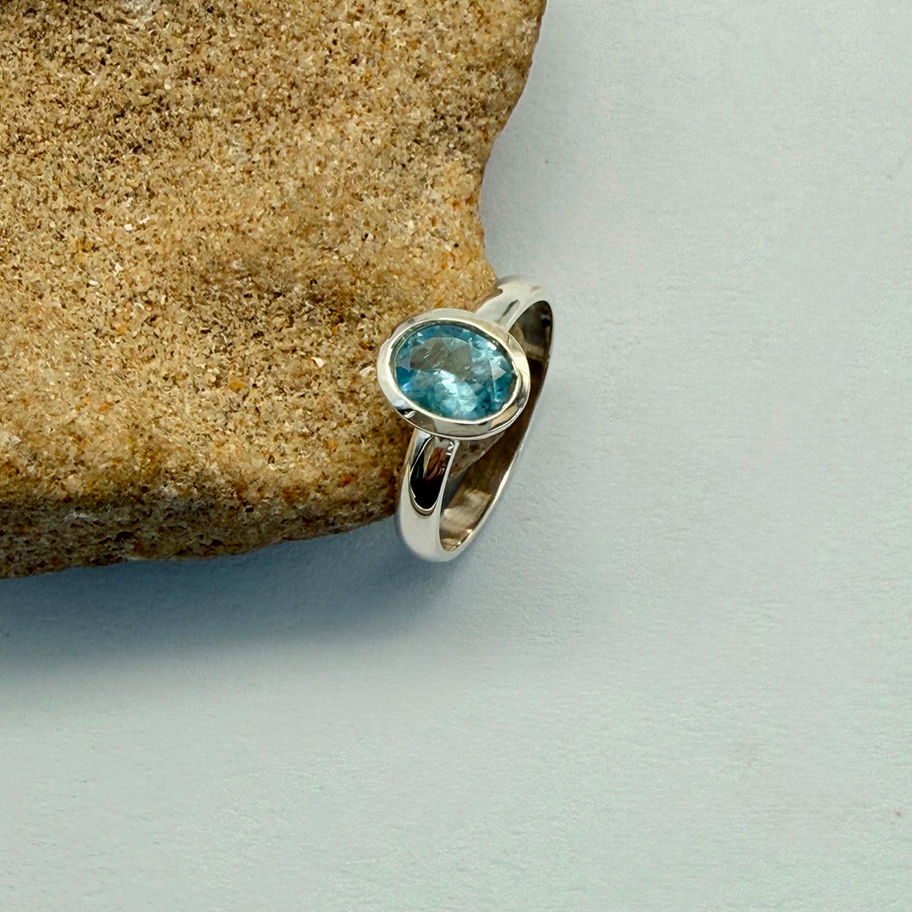 Oval Aquamarine Ring