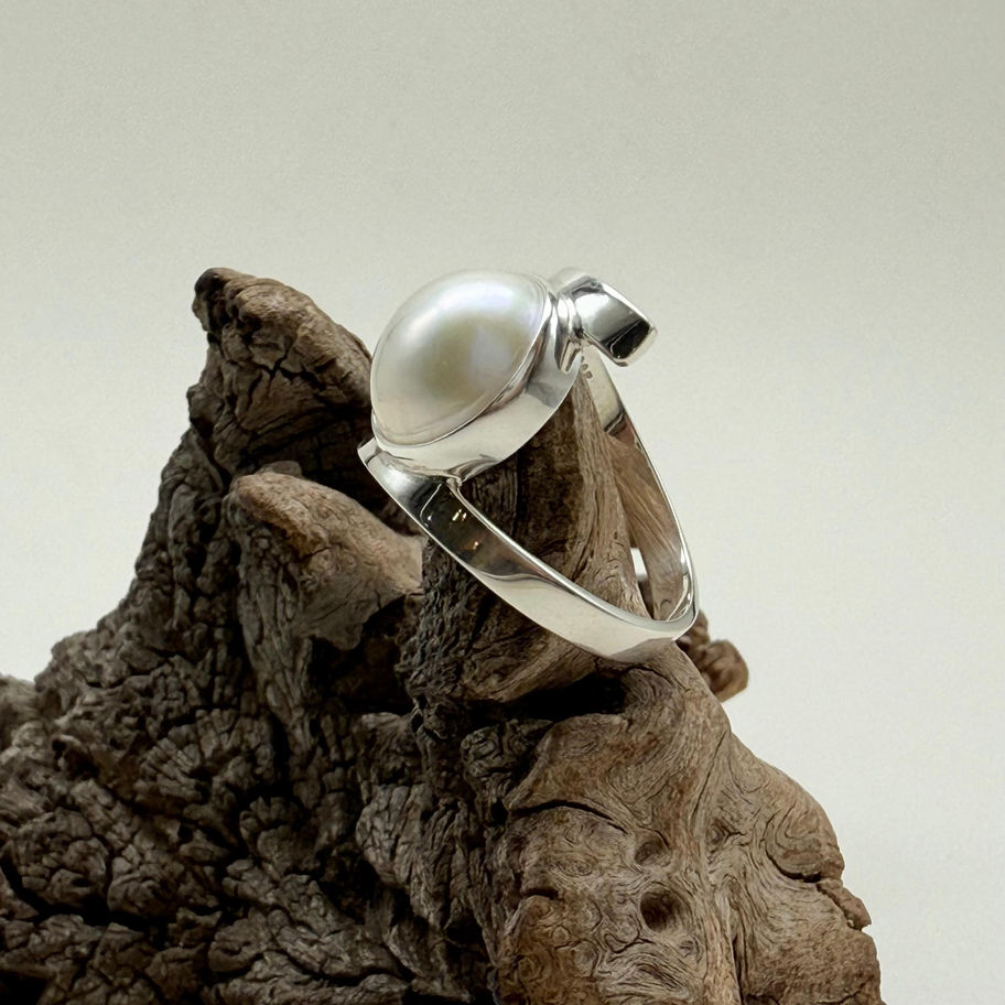 Pearl Split Band Ring