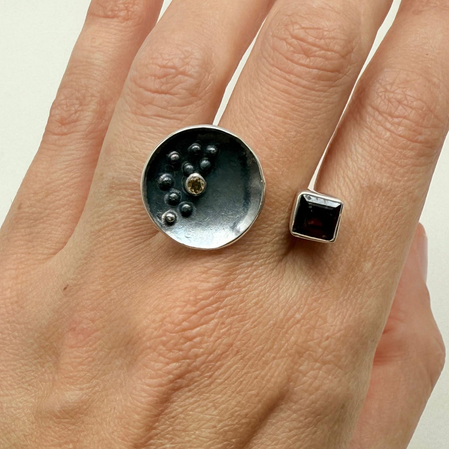 Oxidised Disc Ring with Garnet