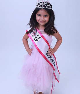 Mini Miss Minnesota Victoria Hernandez.jpg