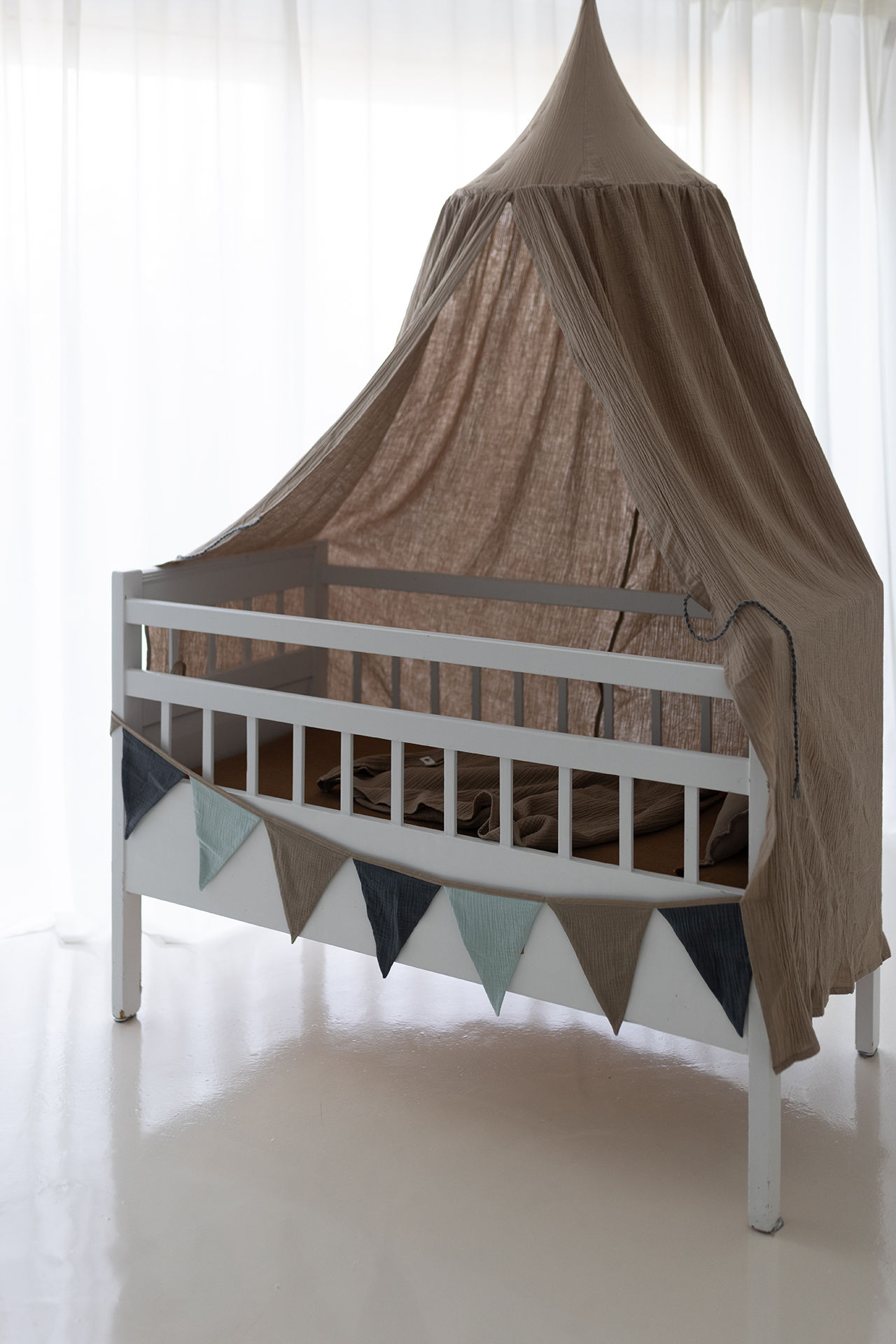 Baldachin aus weichem Musselin in beige