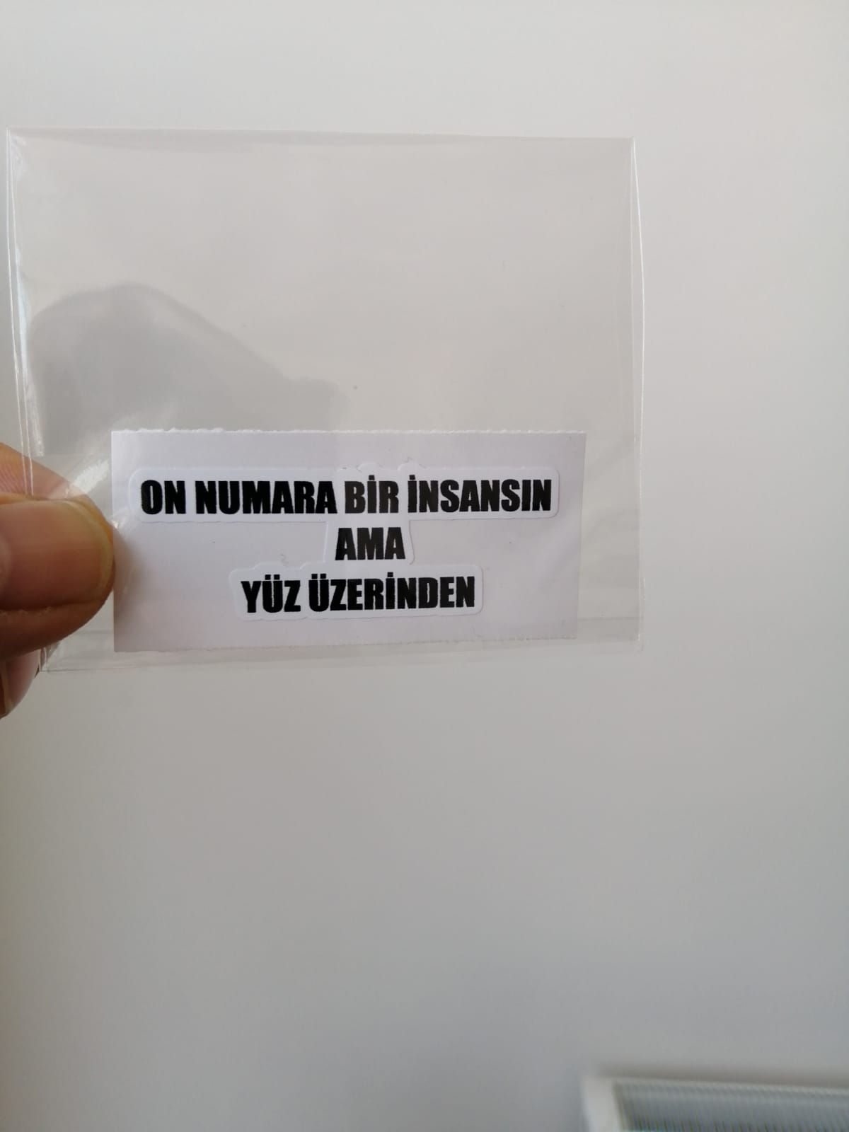 On Numara Bir İnsansın Ama Yüz Üzerinden Mizahi Sticker