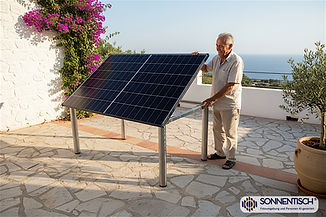 Hochwertiger Solartisch mit Winkelverstellung der Solarplatte und 485 WP