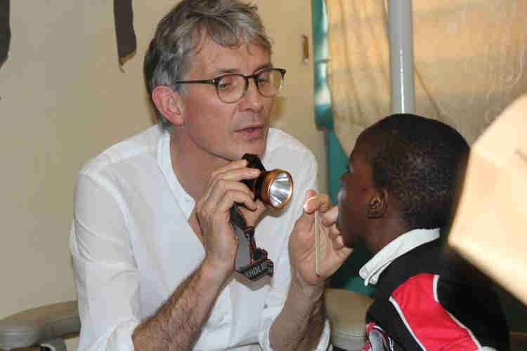 Gallo, 4 ans, originaire su Sénégal, a été gravement mutilé au visage par une morsure d'animal.Les médecins de Chaîne de l'espoir Luxembourg veulent lui rendre son tout-rire en l'opérant au Centre Hospitalier du Nord à Ettelbrück.
