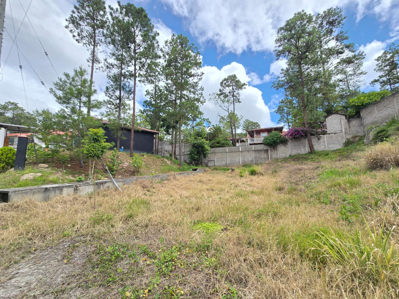 Venta de terreno - Res. Versailles Valle de Ángeles