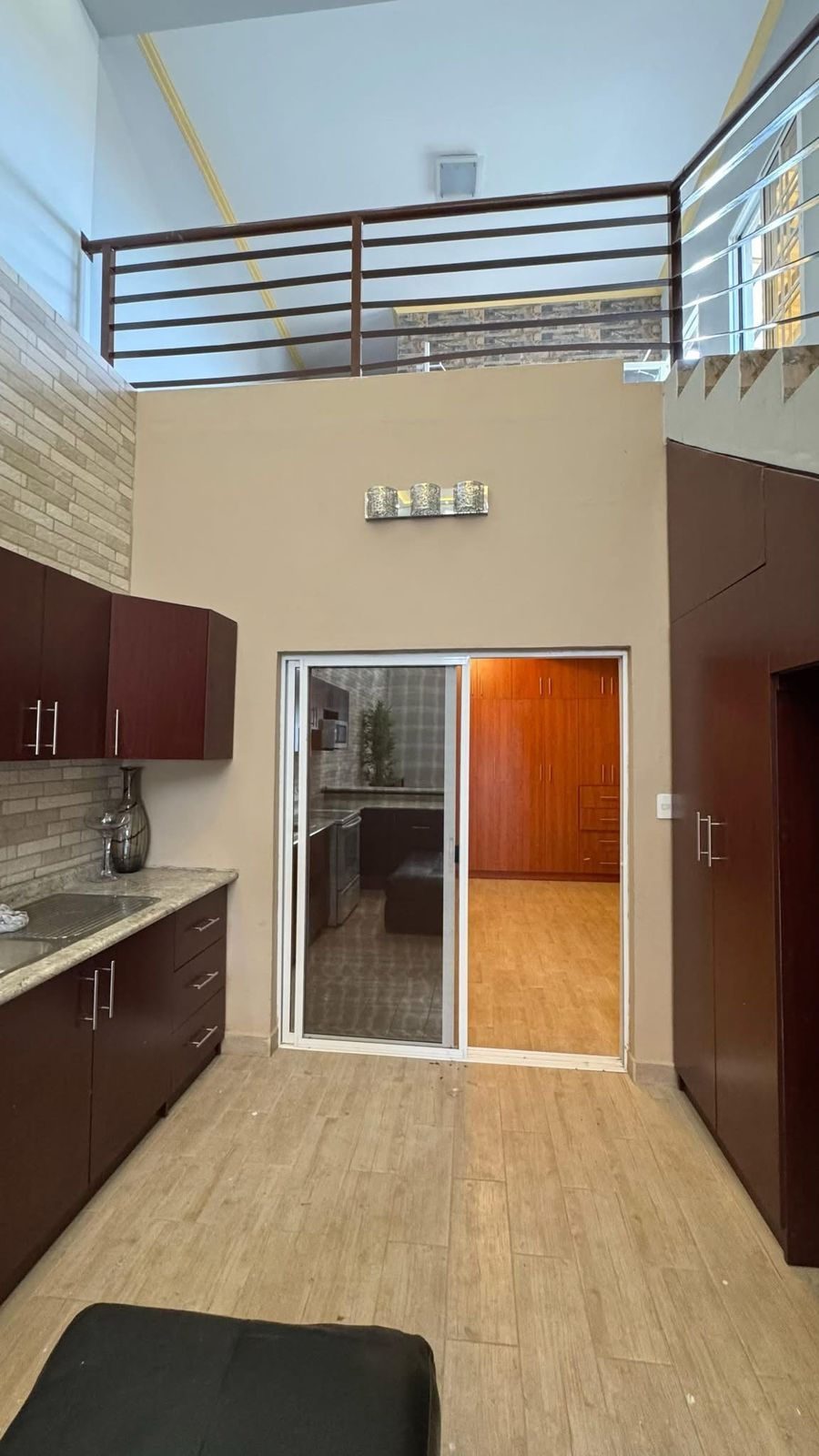 Miniatura: Casa + apartamento en venta - Col. Cerro Grande