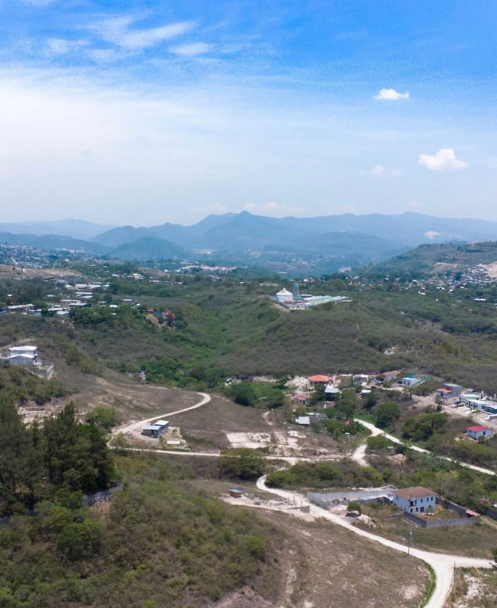 Miniatura: Se vende hermosa propiedad salida al sur en (El Recreo, circuito cerrado)