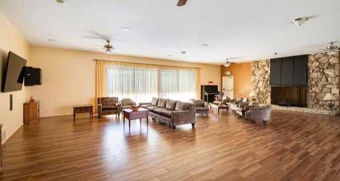 Living Room - Big Screen TV - Fireplace