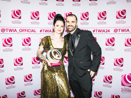 CAKE DESIGN BY HOLLY MILLER WINS NATIONAL WEDDING AWARD!