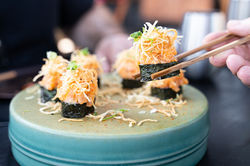 Maki roll by Josu Ozkaritz.jpg