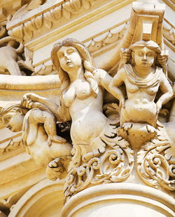 lecce-barocco-capitello-santa-croce-