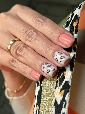 Manicure w zwierzęce printy - Afrodyta