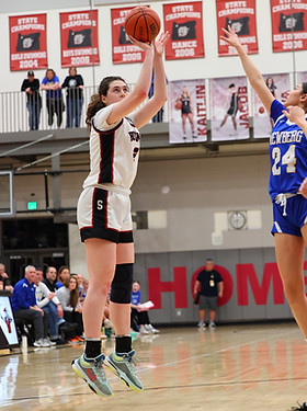 Ava_Heiden_basketball.jpeg