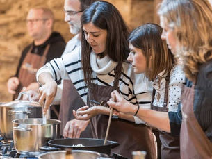 How Can Tour Operators Create Food-Focused Barcelona Itineraries Around Cooking Workshops?