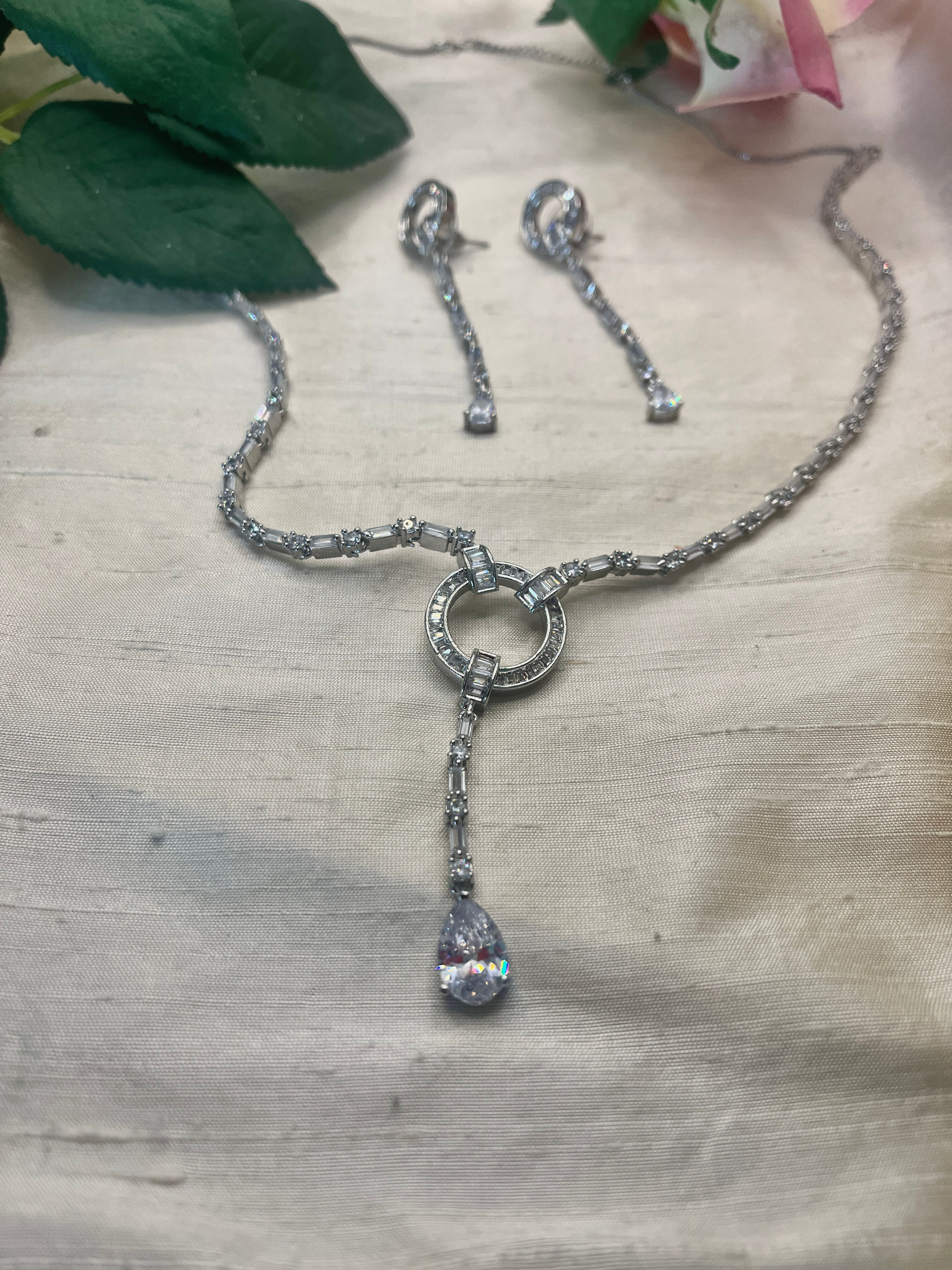 Simple and beautiful Jewelry Set with Necklace