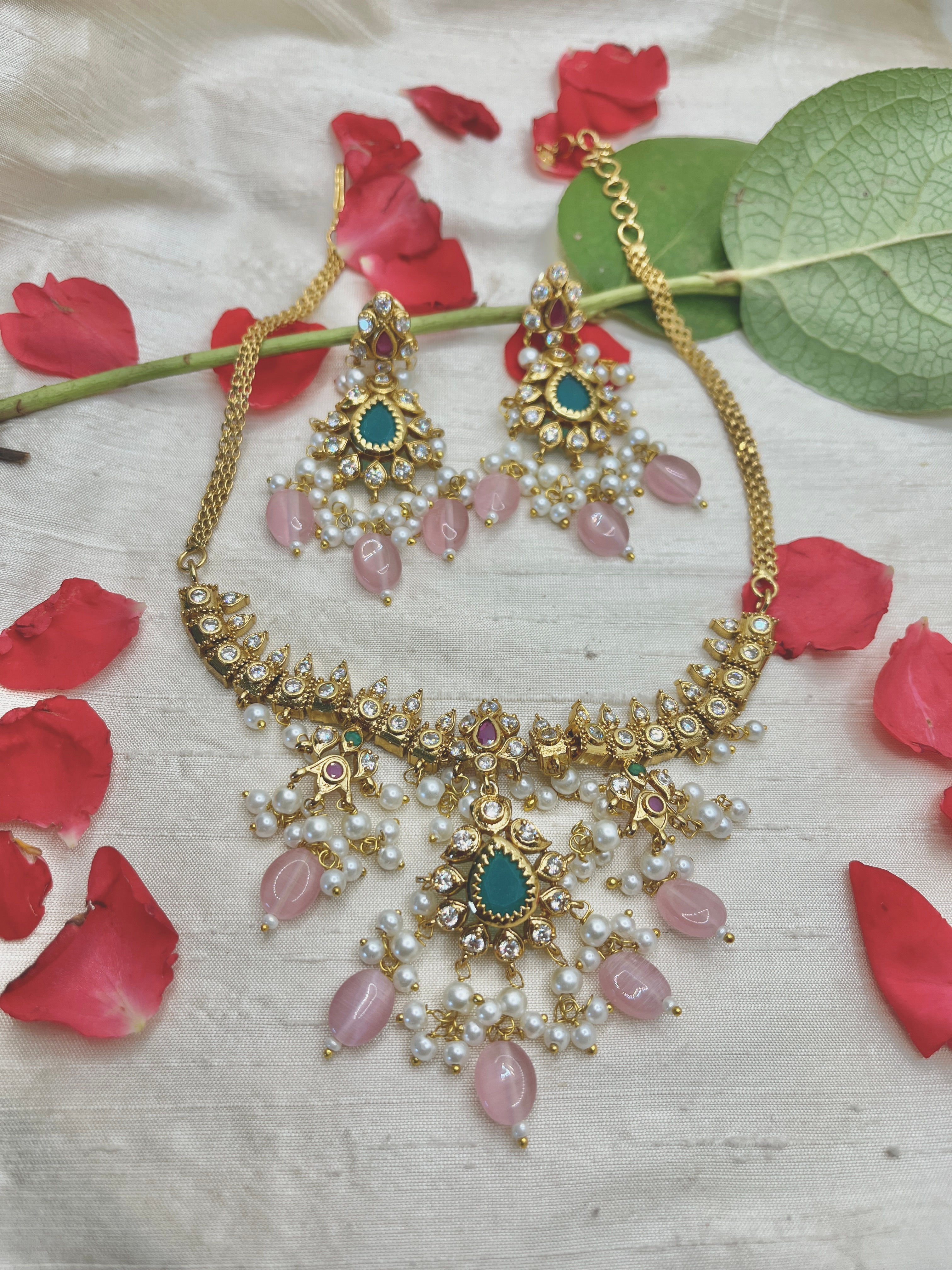 Queen Pink and White Pearl Jewelry Set