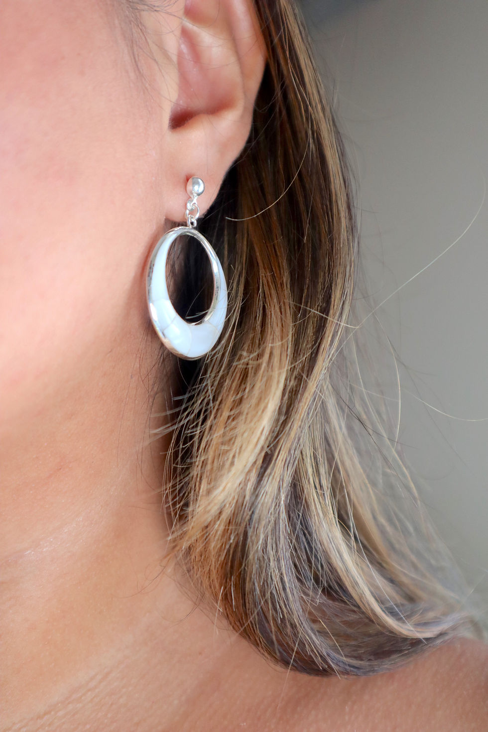 Miniatura: White Quartz Andrea Earrings