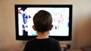 Controlar televisores en las habitaciones de los niños.