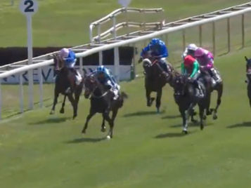 Wor Faayth on her way to winning the Listed Criterium du Bequet at La Teste
