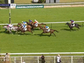 Dark Trooper finishing his race strongly at Paris Longchamp